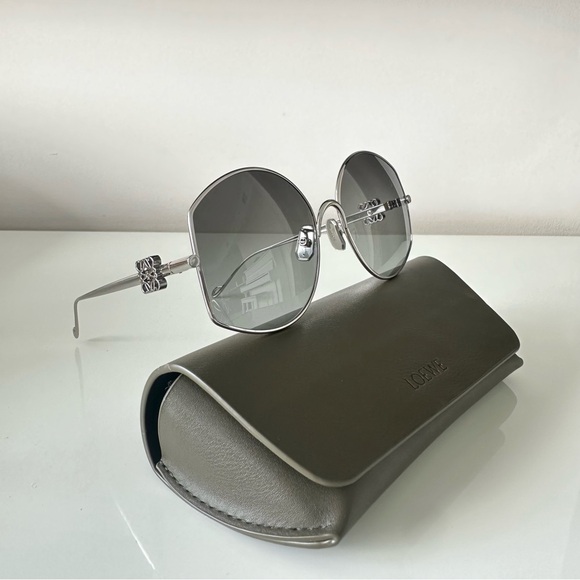 NEW!!! Loewe LW40069U 16B sunglasses Authentic Retail 385$ - Picture 2 of 8